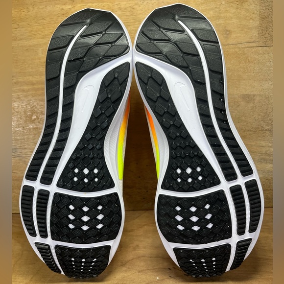 NEW Nike Air Zoom Pegasus 40 Womens Sz 10.5 Running Shoes Coconut Milk Lime - Picture 8 of 11